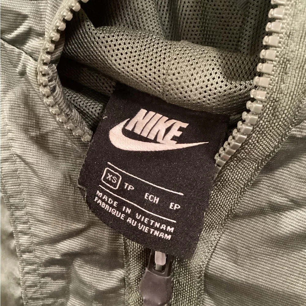 Nike Sportswear Windrunner Cargo Jacket in Green XS